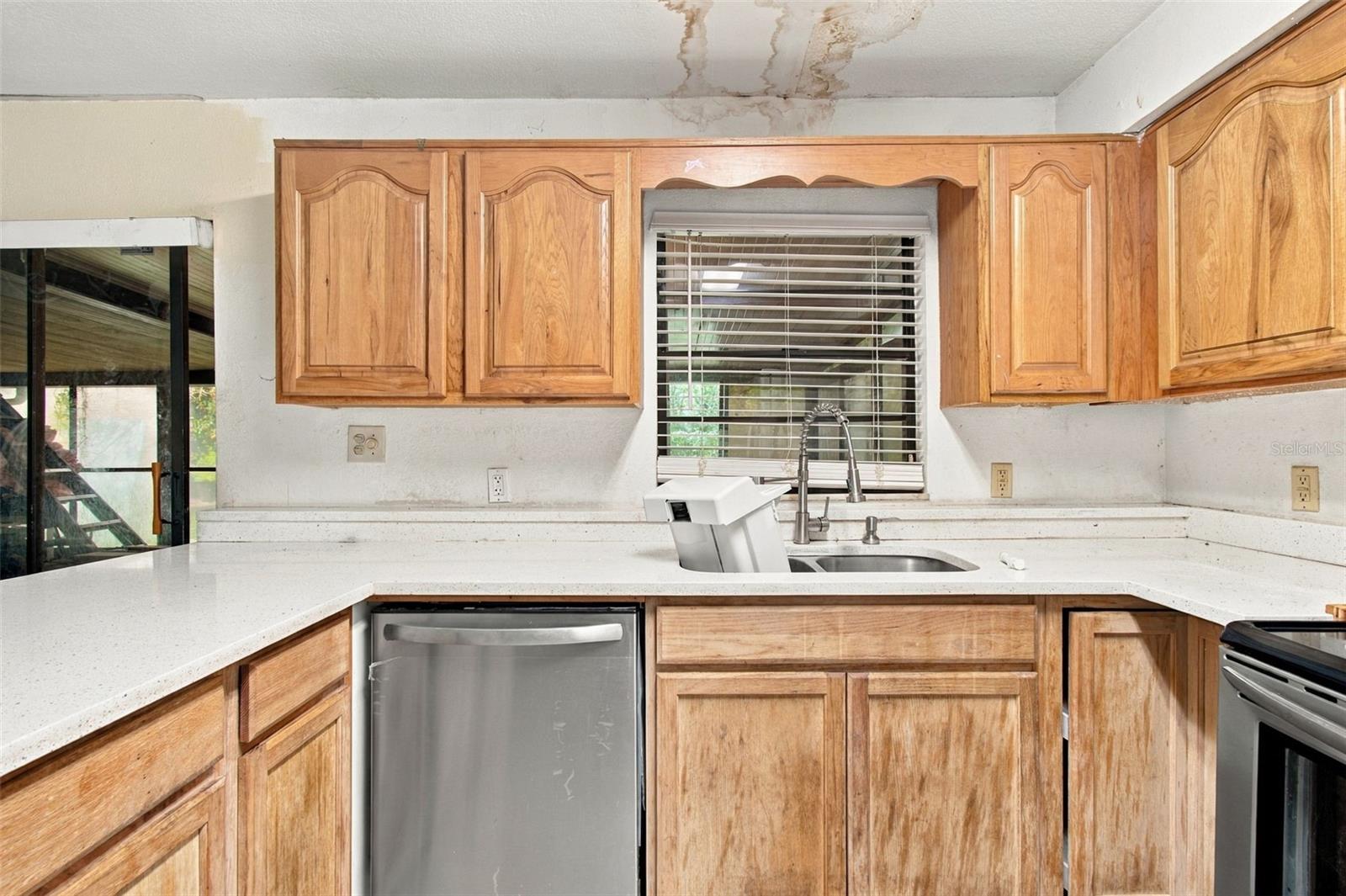 8010 SHARON DR — photo 33
