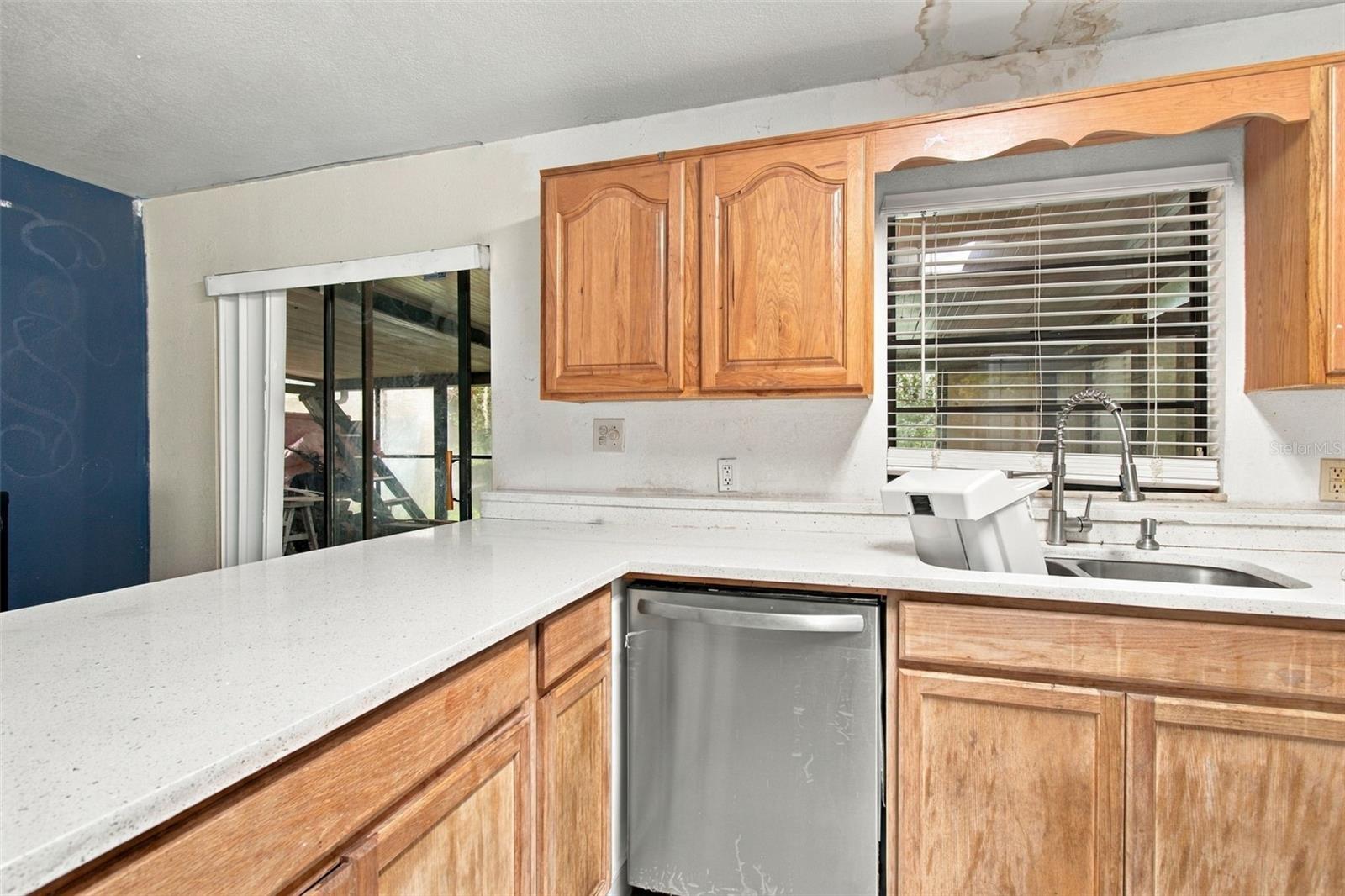 8010 SHARON DR — photo 36