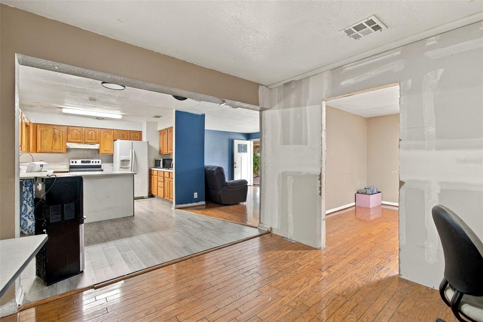 8010 SHARON DR — photo 24