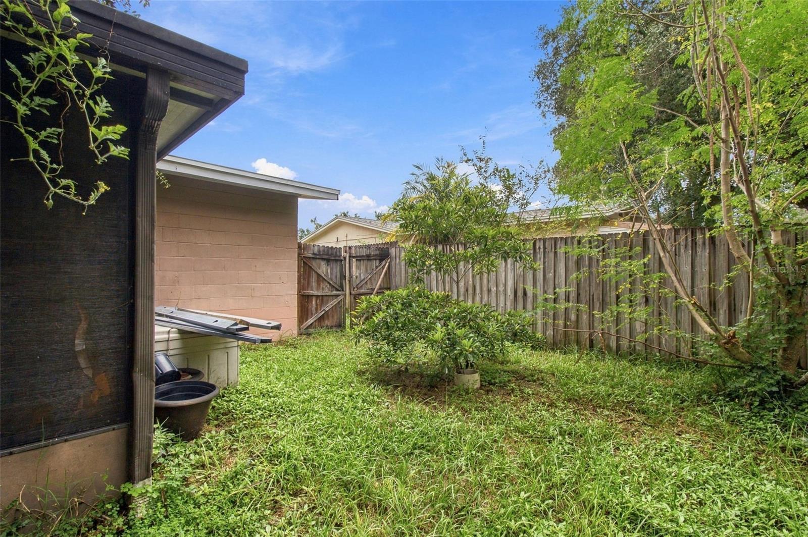 8010 SHARON DR — photo 43