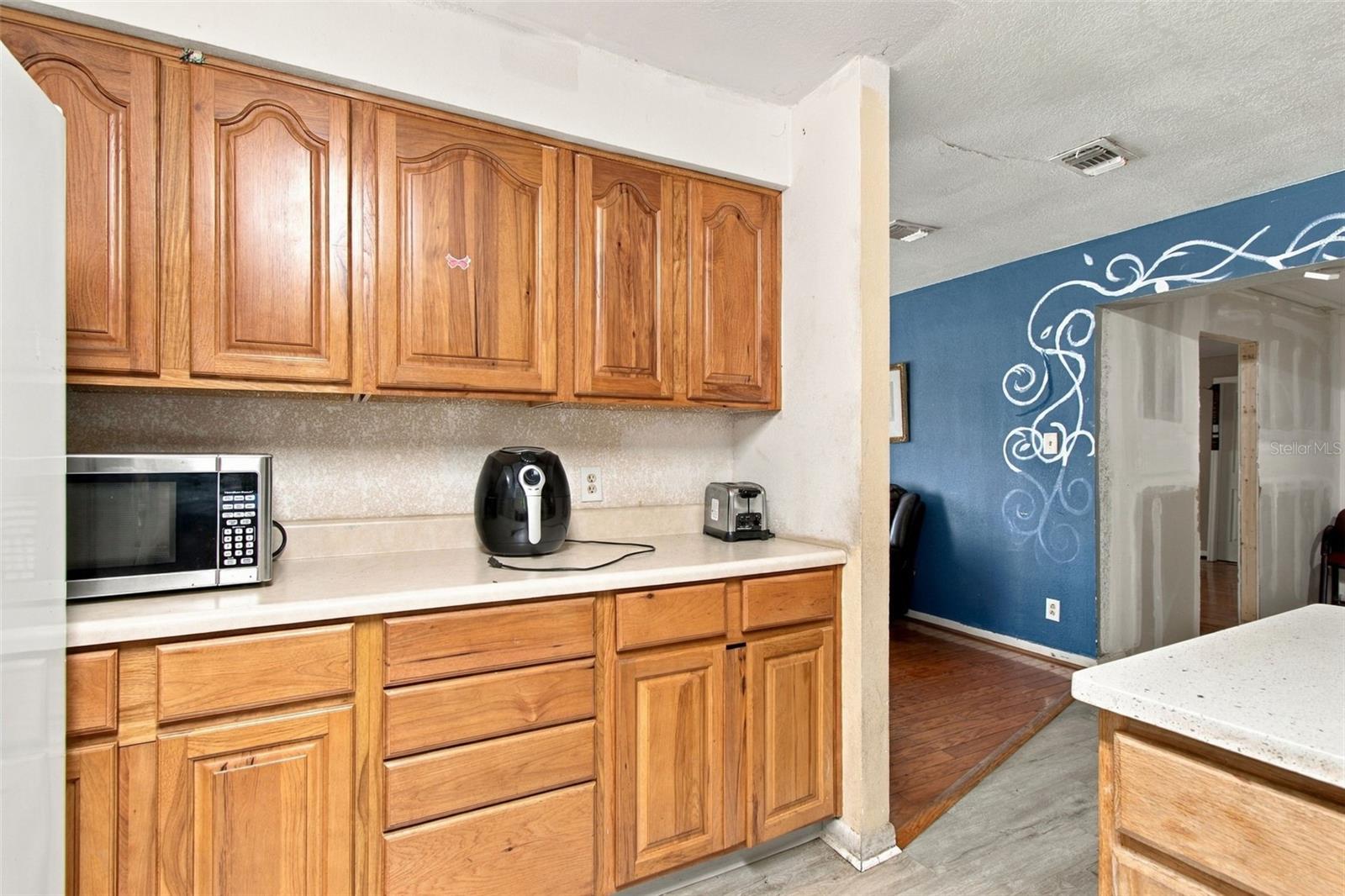 8010 SHARON DR — photo 34
