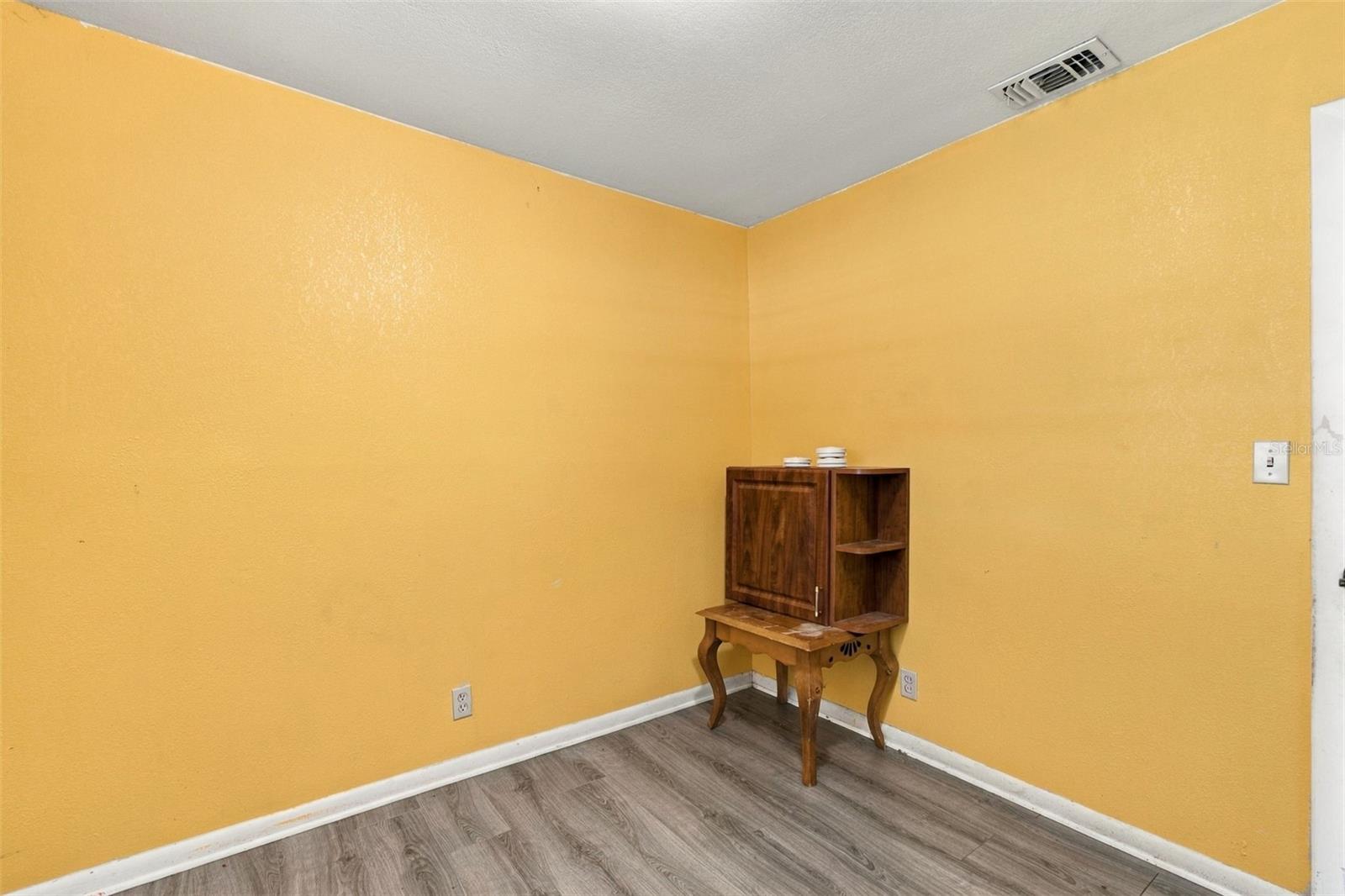 8010 SHARON DR — photo 10