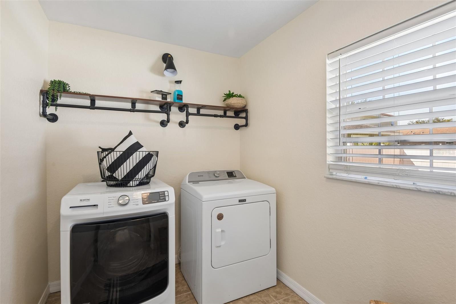 1866 BETTY LN — photo 31