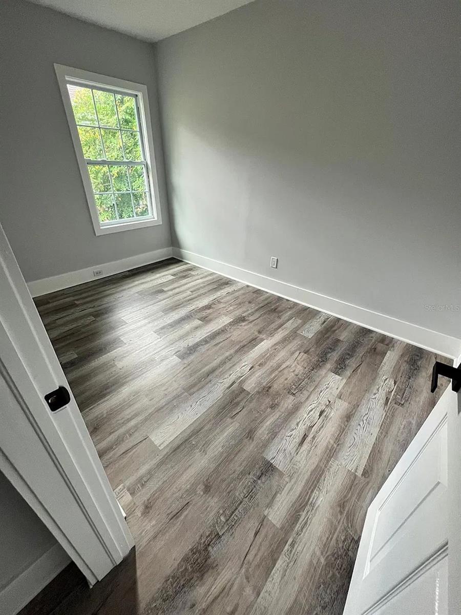 1021 E CAYUGA ST — photo 23