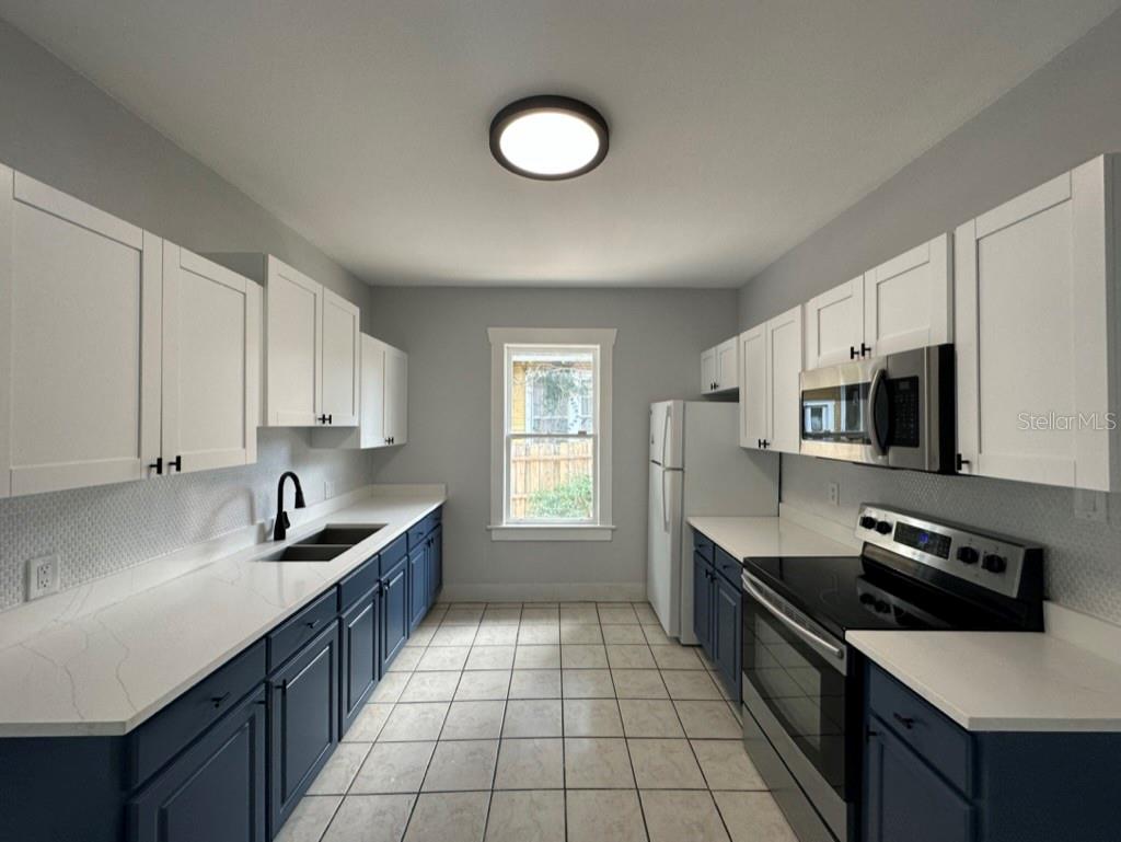 1021 E CAYUGA ST — photo 9