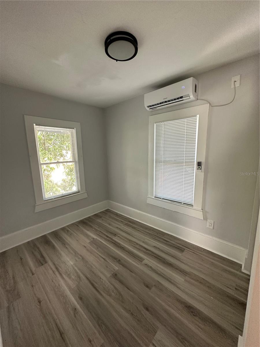 1021 E CAYUGA ST — photo 24