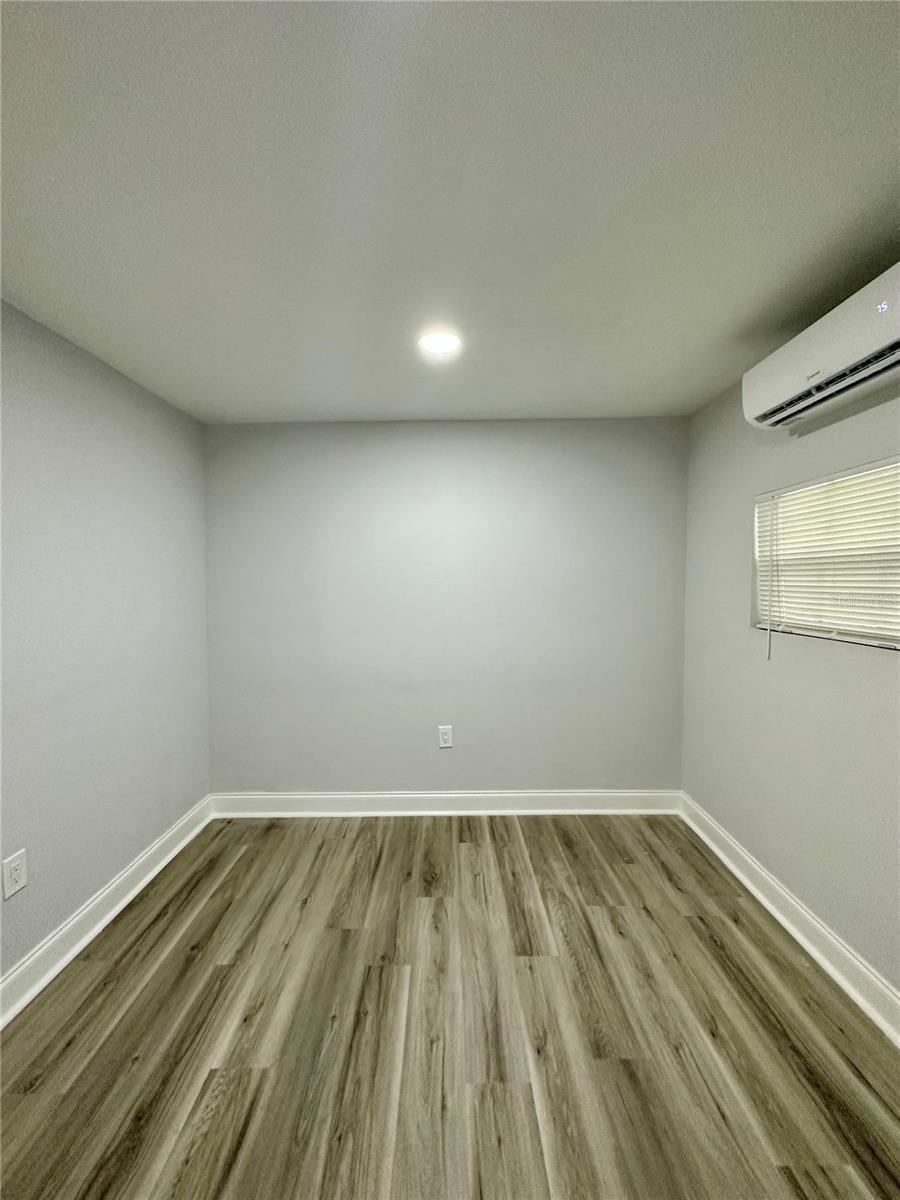 1021 E CAYUGA ST — photo 32