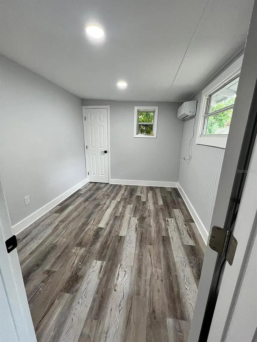 1021 E CAYUGA ST — photo 17