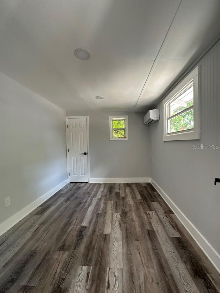 1021 E CAYUGA ST — photo 18