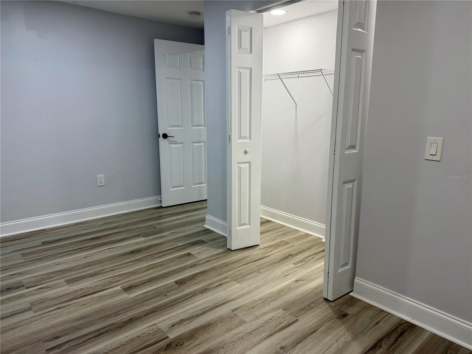 1021 E CAYUGA ST — photo 38