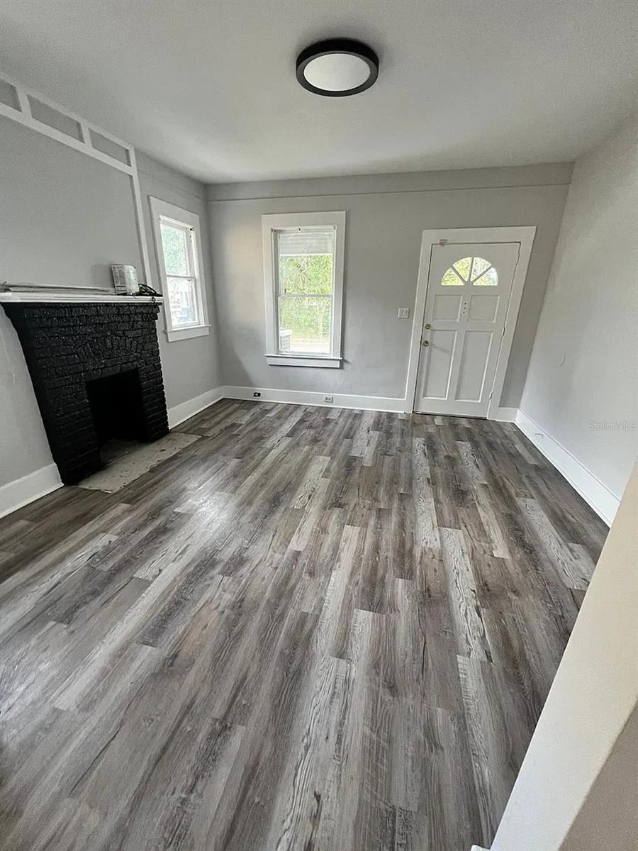 1021 E CAYUGA ST — photo 7