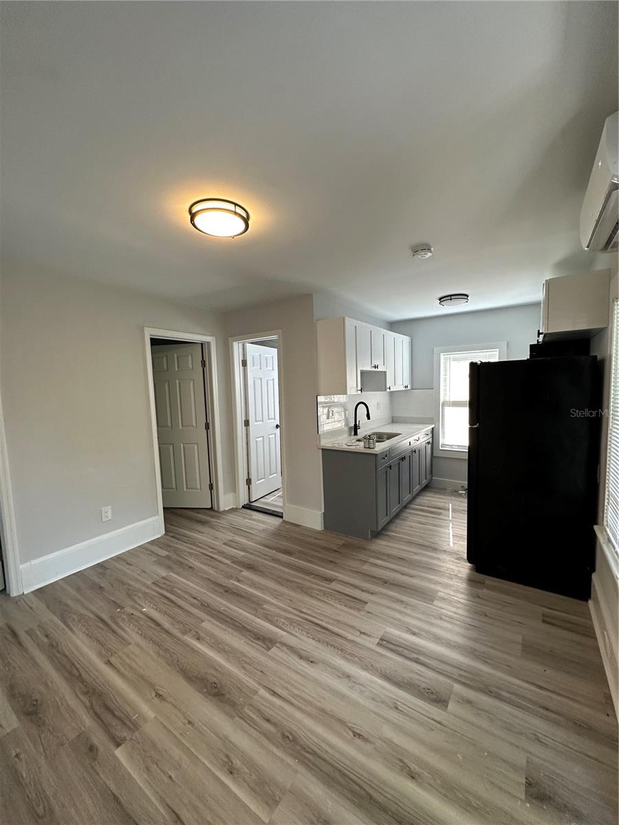 1021 E CAYUGA ST — photo 21