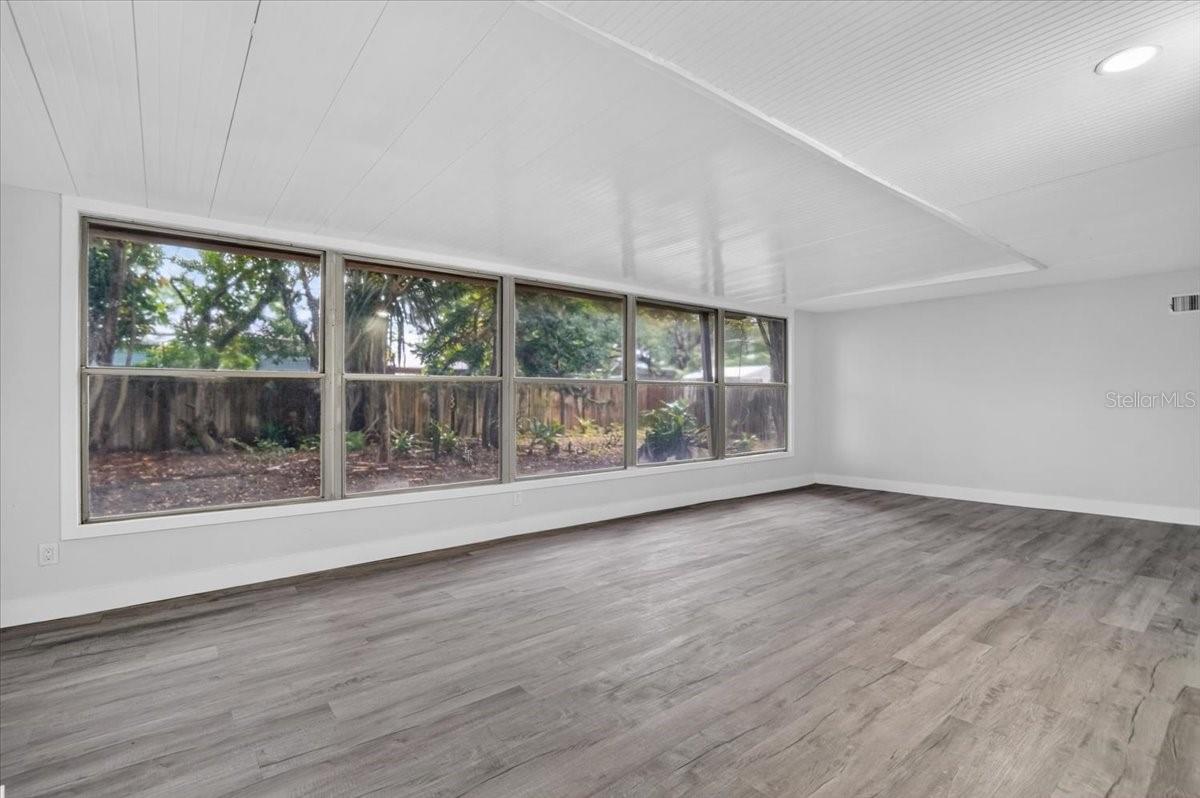 6810 DR MARTIN LUTHER KING JR ST N — photo 18