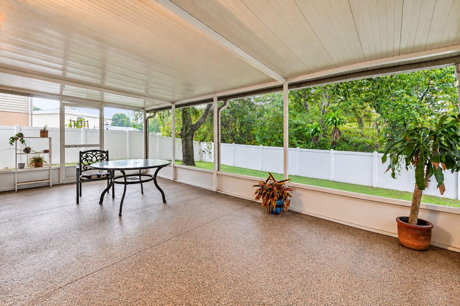 13611 VANDERBILT RD — photo 37