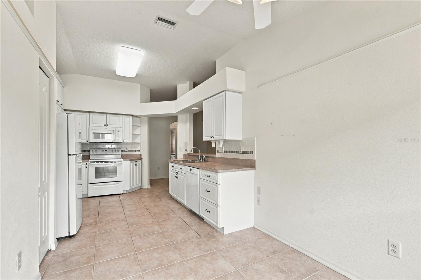 11508 BLOOMINGTON CT — photo 18