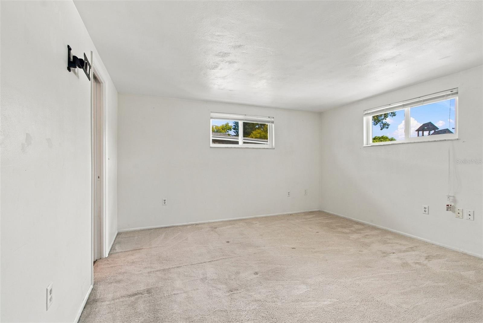 9520 GLEN MOOR LN — photo 26