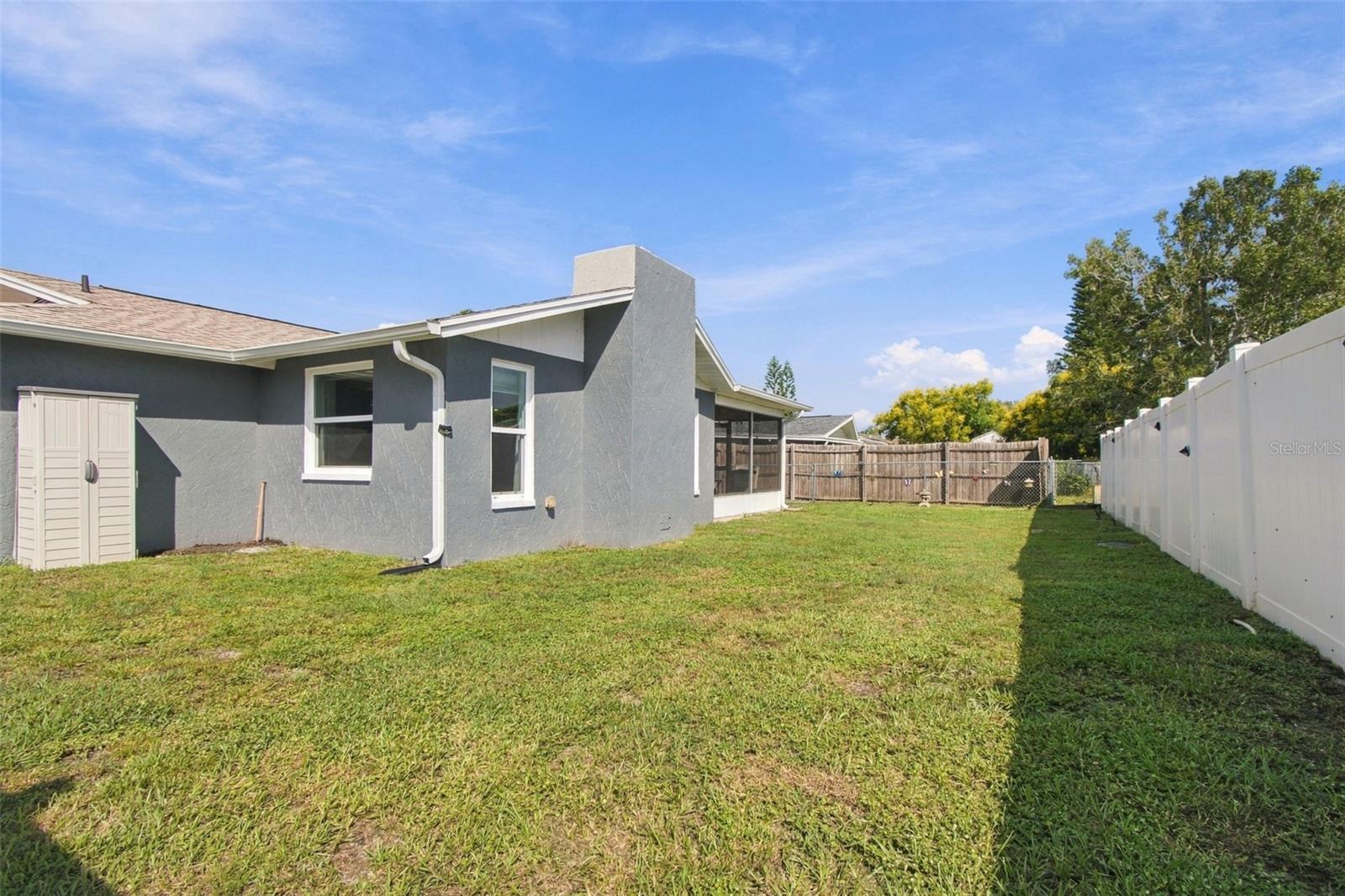 9520 GLEN MOOR LN — photo 45