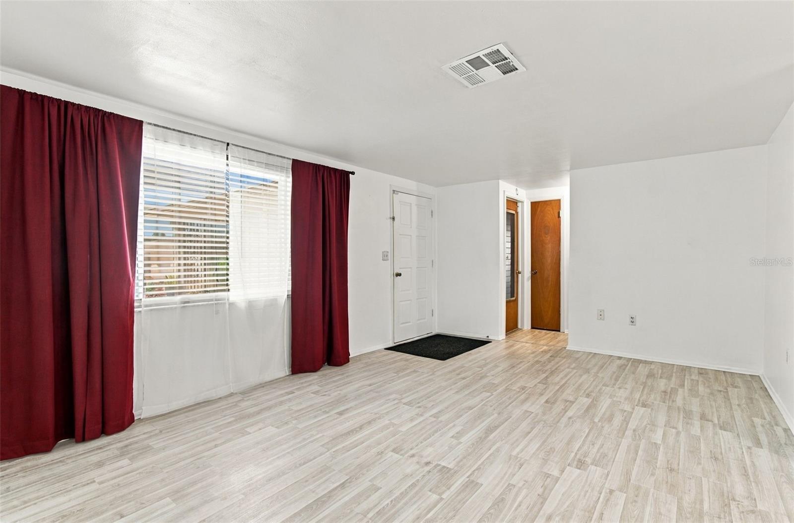 9520 GLEN MOOR LN — photo 10