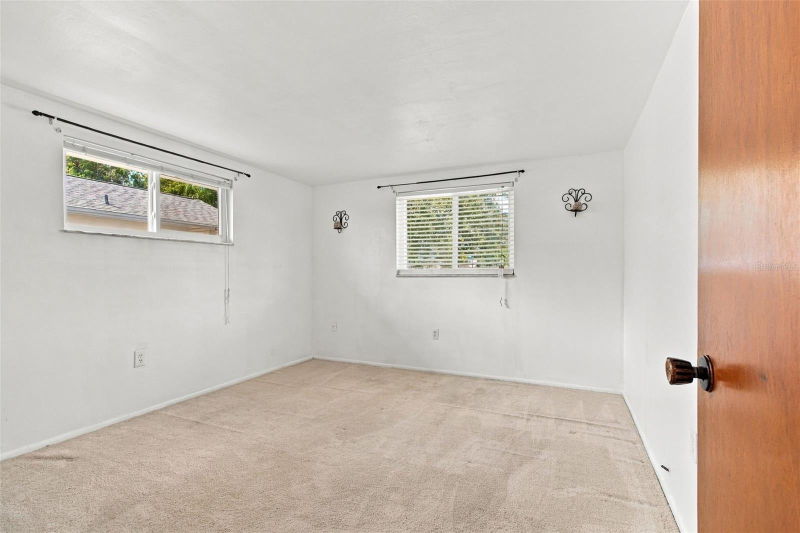 9520 GLEN MOOR LN — photo 33