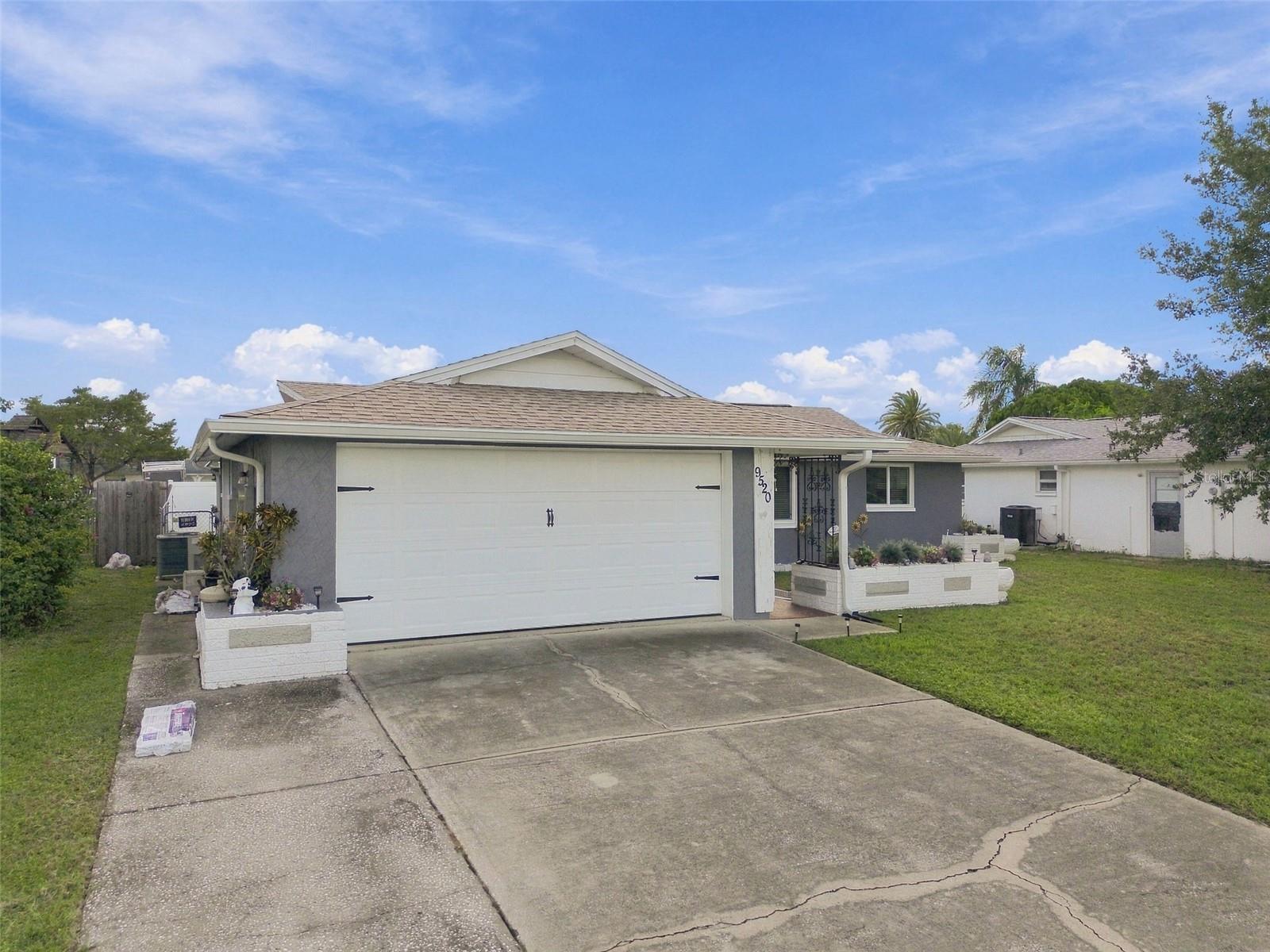 9520 GLEN MOOR LN — photo 3
