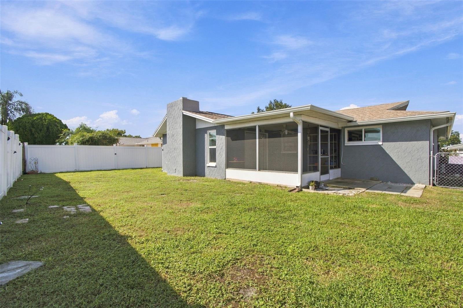 9520 GLEN MOOR LN — photo 43