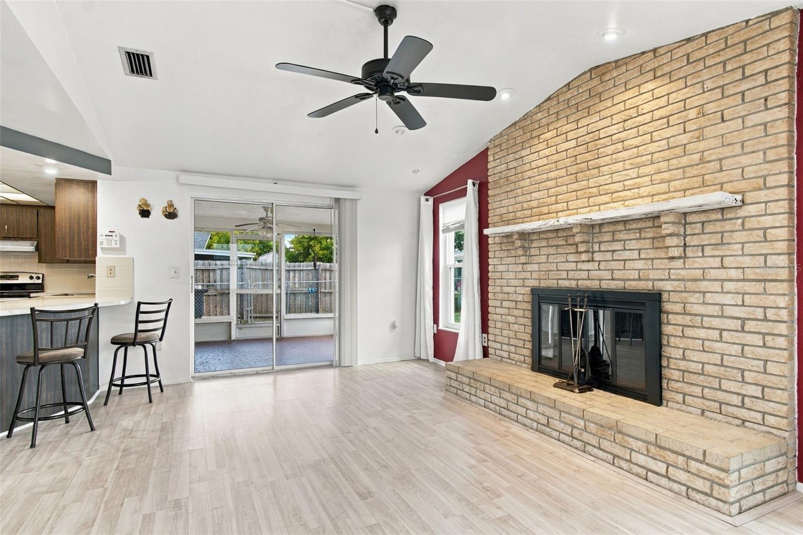 9520 GLEN MOOR LN — photo 24