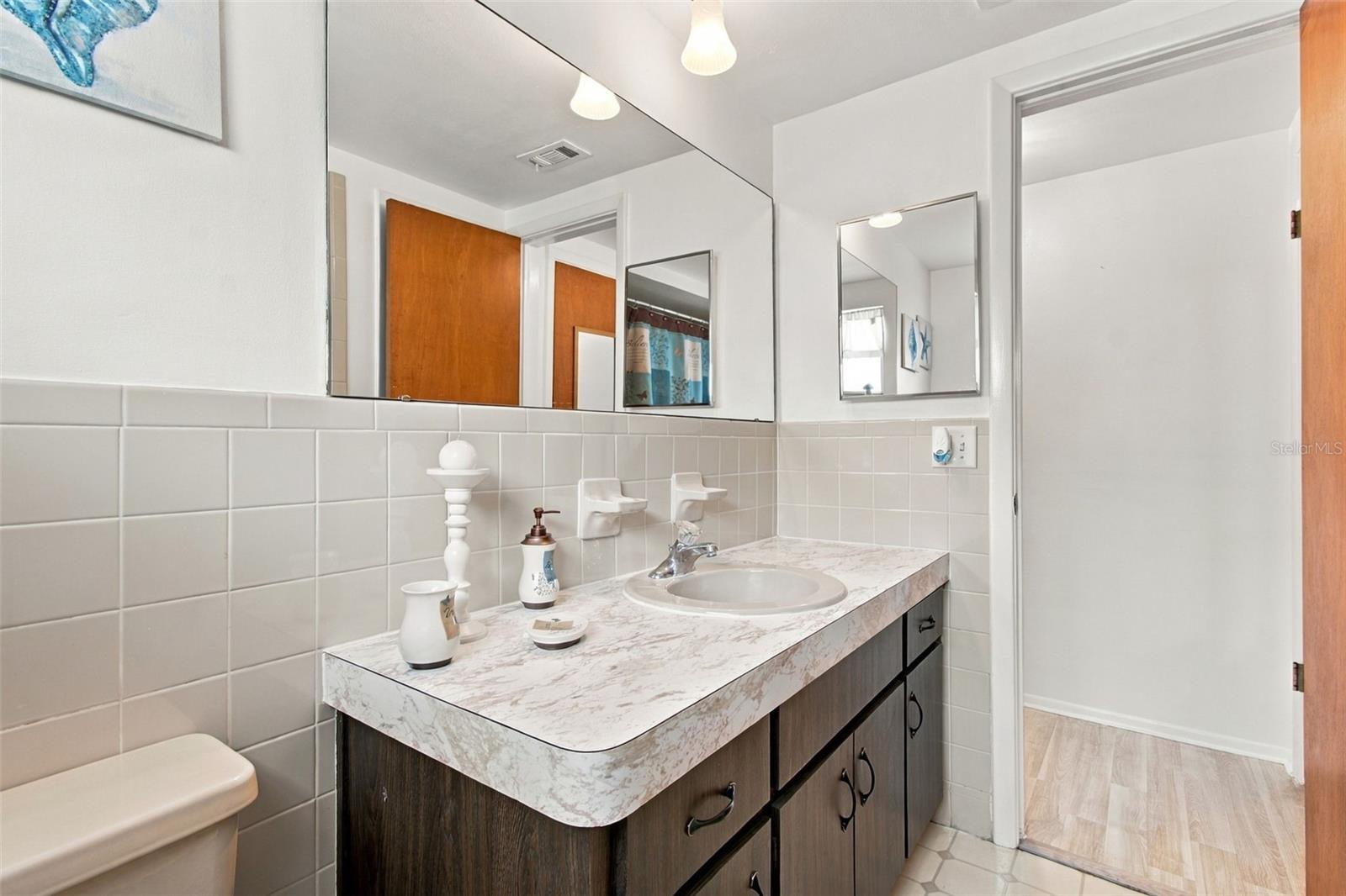 9520 GLEN MOOR LN — photo 36