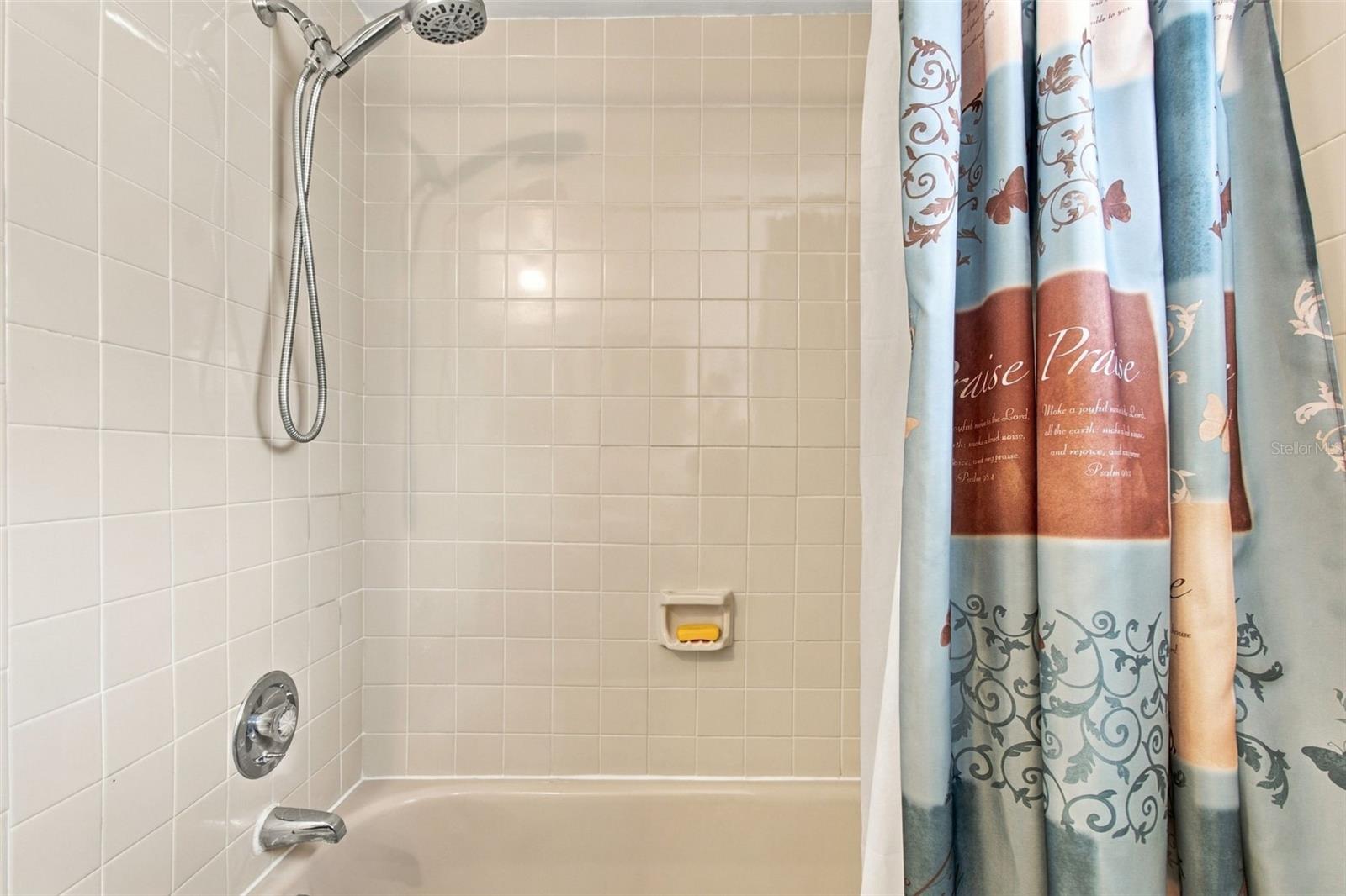 9520 GLEN MOOR LN — photo 38