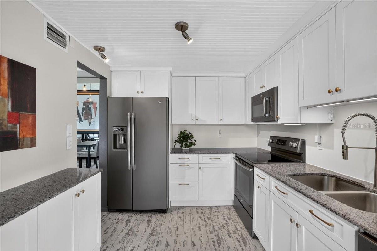 2319 LAKESIDE MEWS #B3 — photo 10
