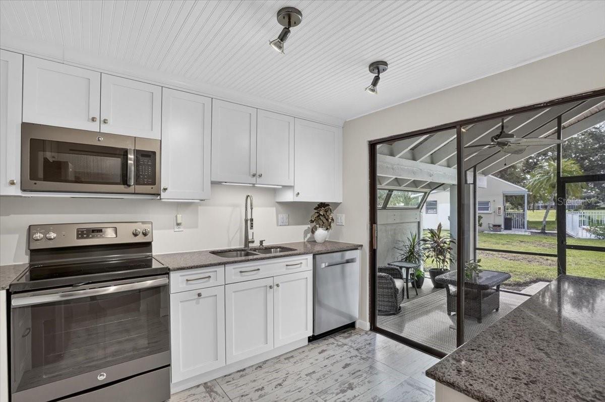 2319 LAKESIDE MEWS #B3 — photo 9