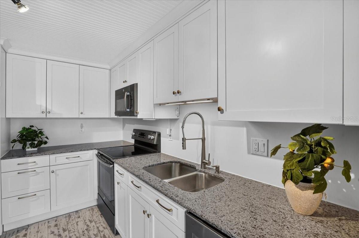 2319 LAKESIDE MEWS #B3 — photo 11