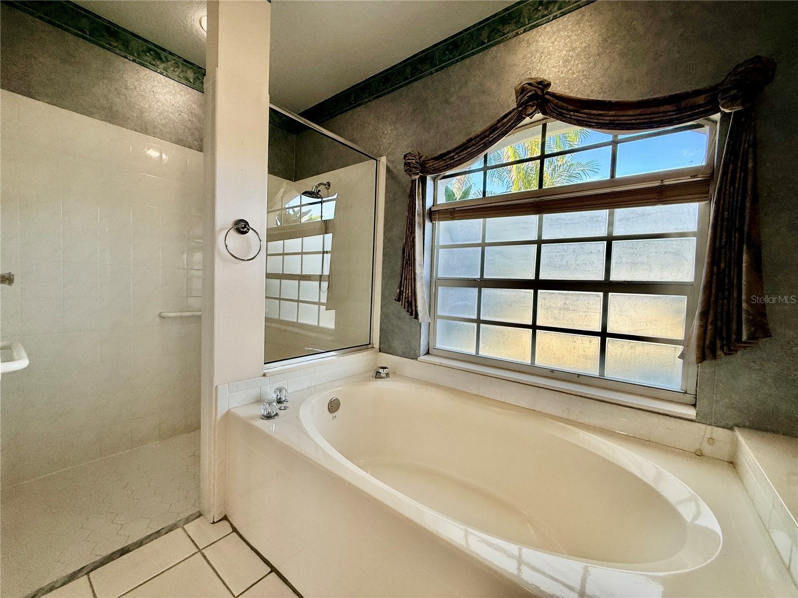 5829 CARRIAGE DR — photo 22