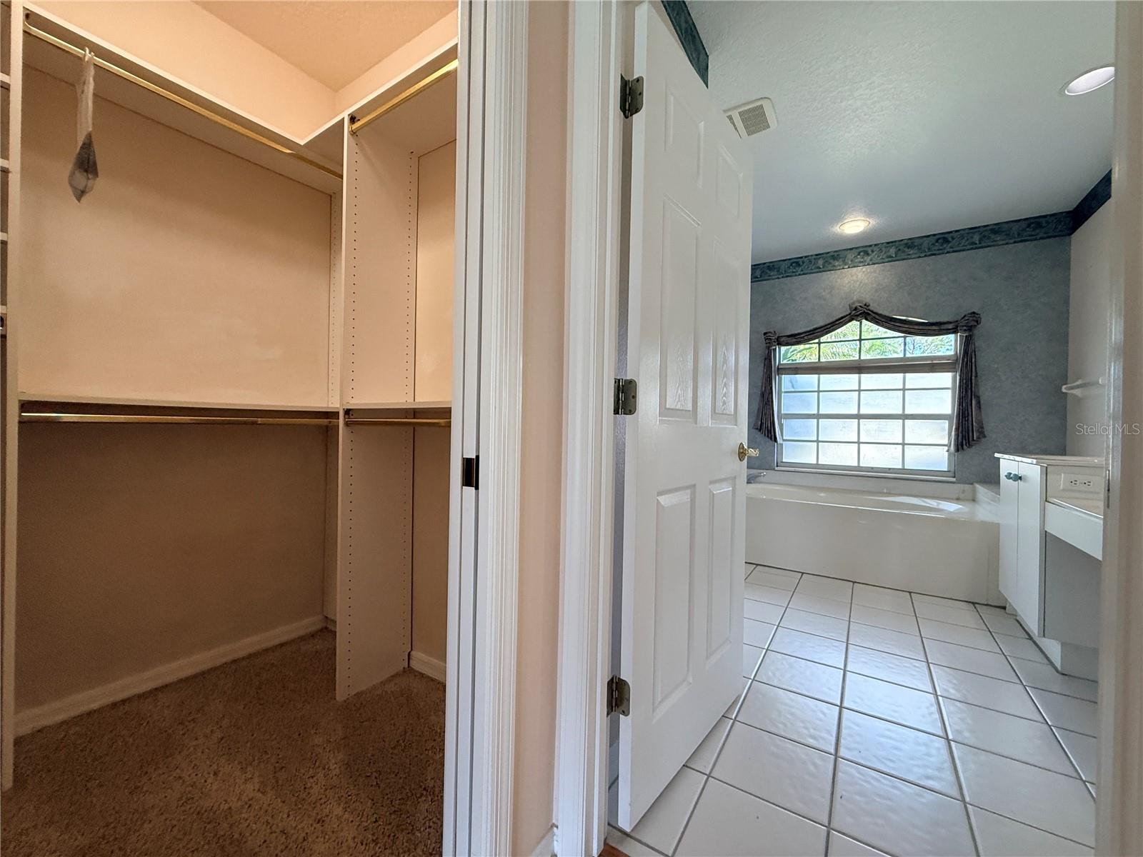 5829 CARRIAGE DR — photo 20