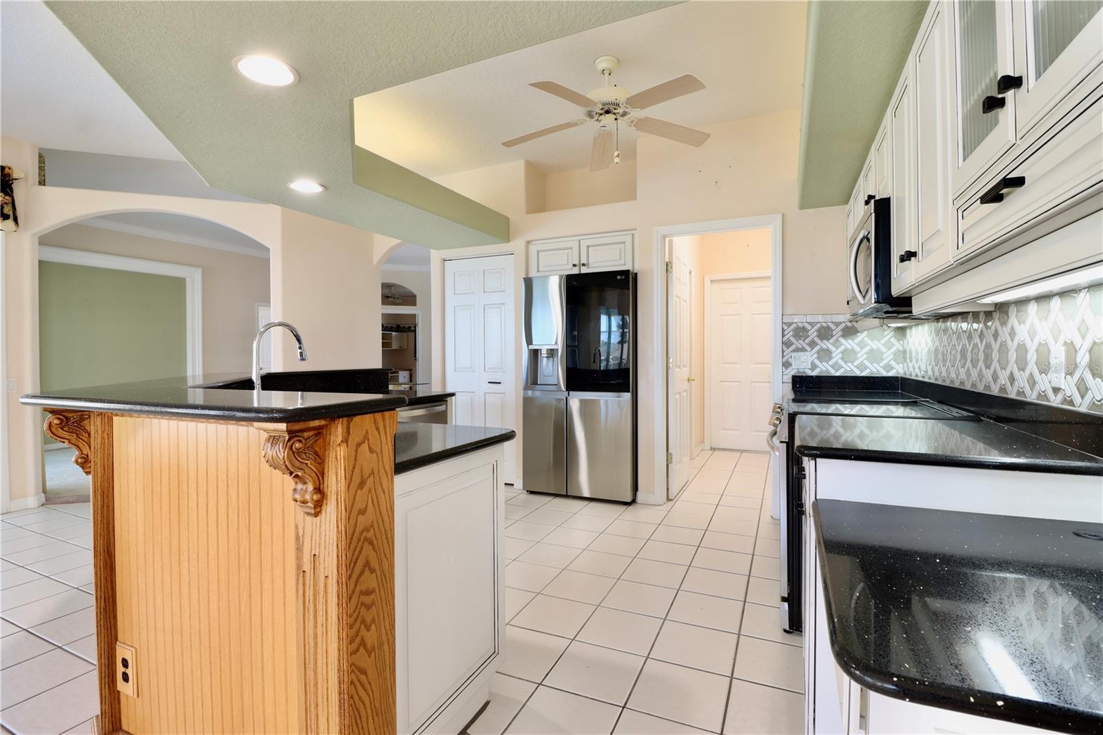 5829 CARRIAGE DR — photo 10