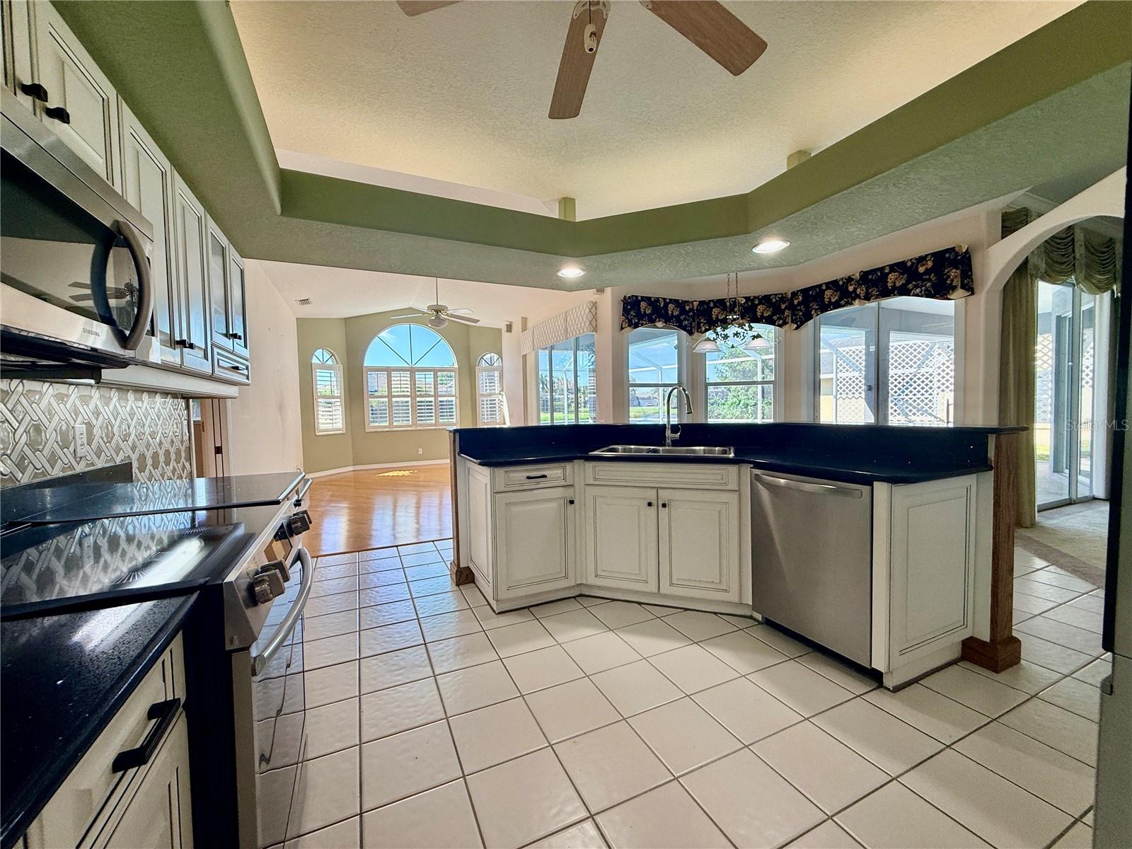 5829 CARRIAGE DR — photo 11