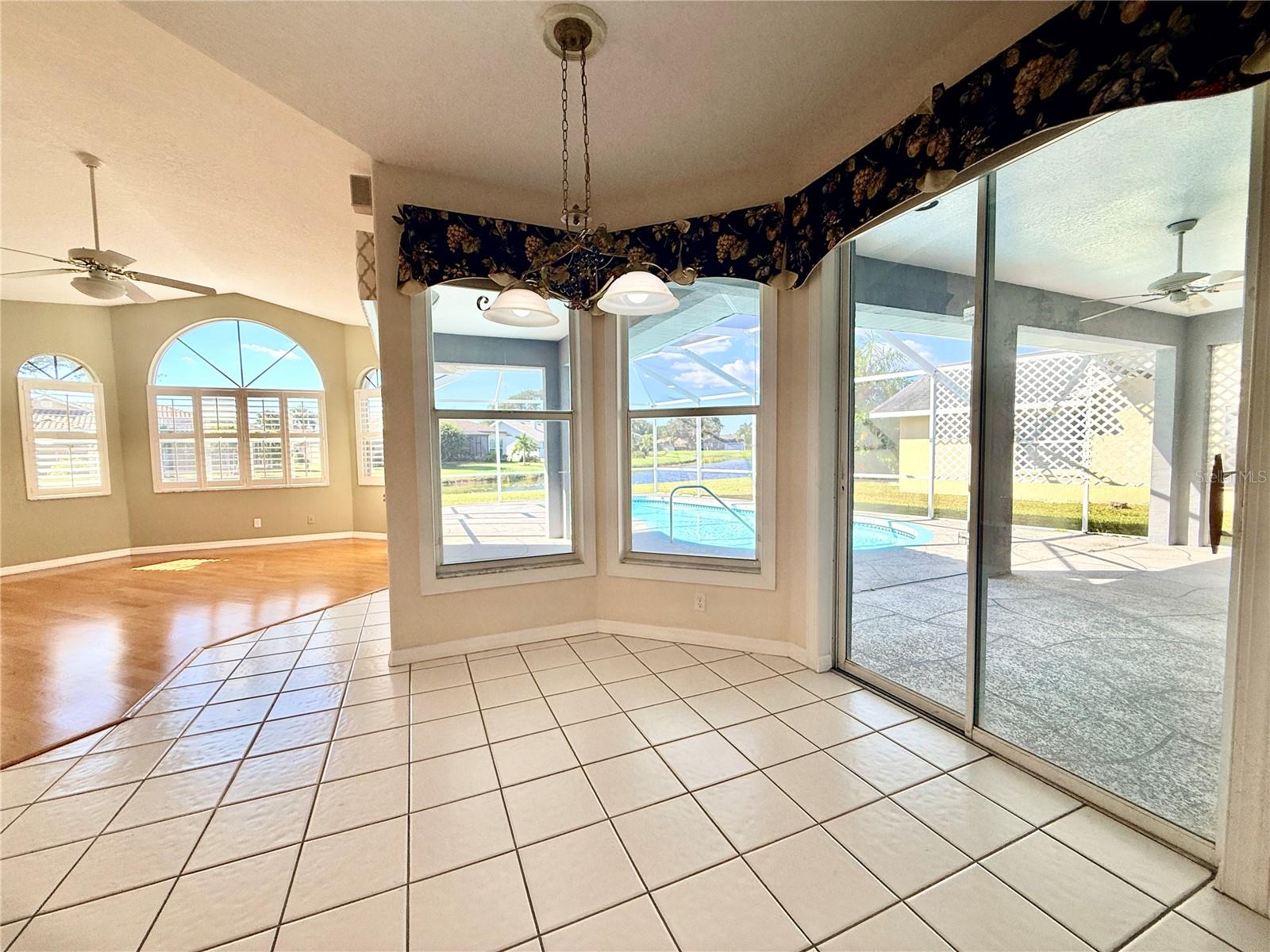 5829 CARRIAGE DR — photo 13