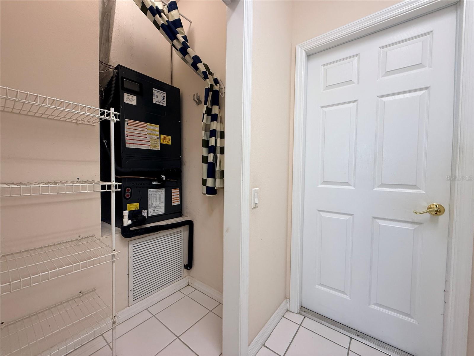 5829 CARRIAGE DR — photo 16