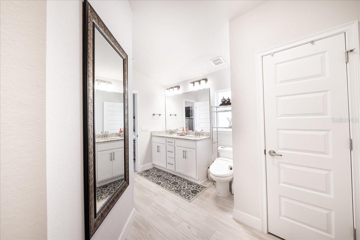 2588 AVERLAND LOOP — photo 37