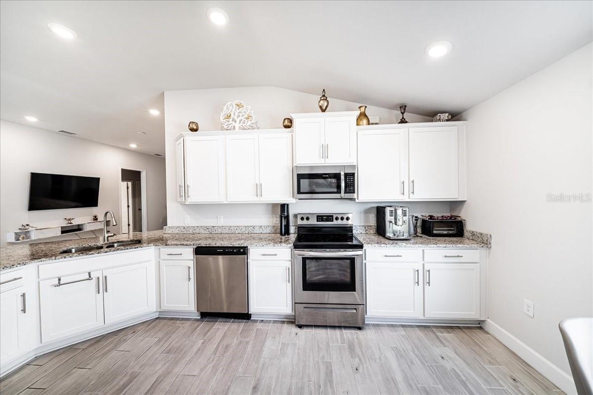2588 AVERLAND LOOP — photo 17