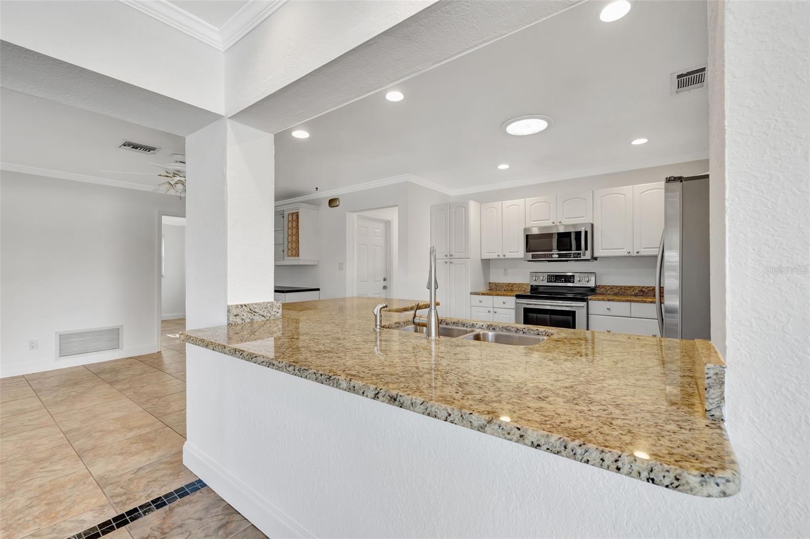 2851 HARDEE DR — photo 6