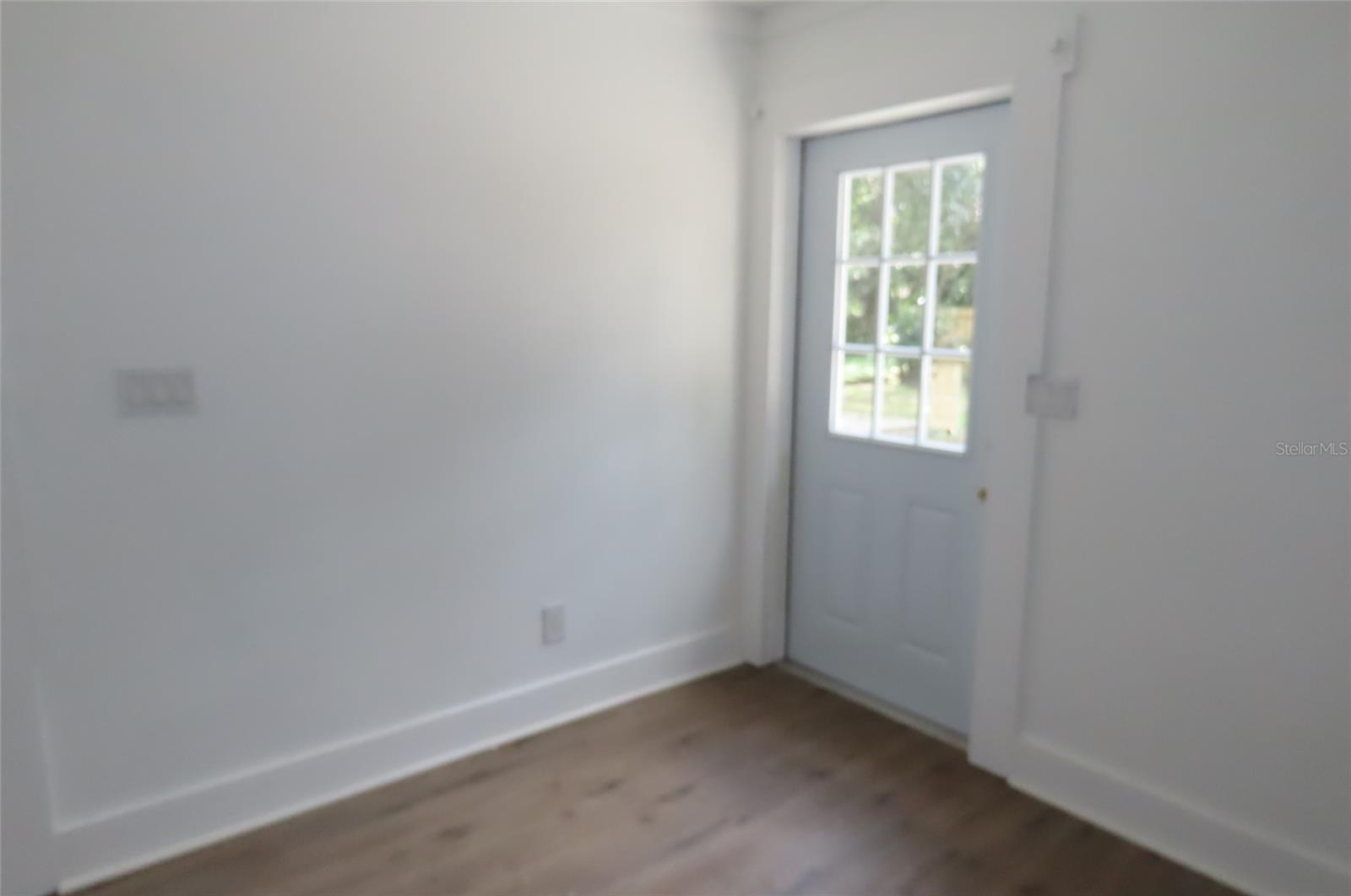 1223 E CRAWFORD ST — photo 4