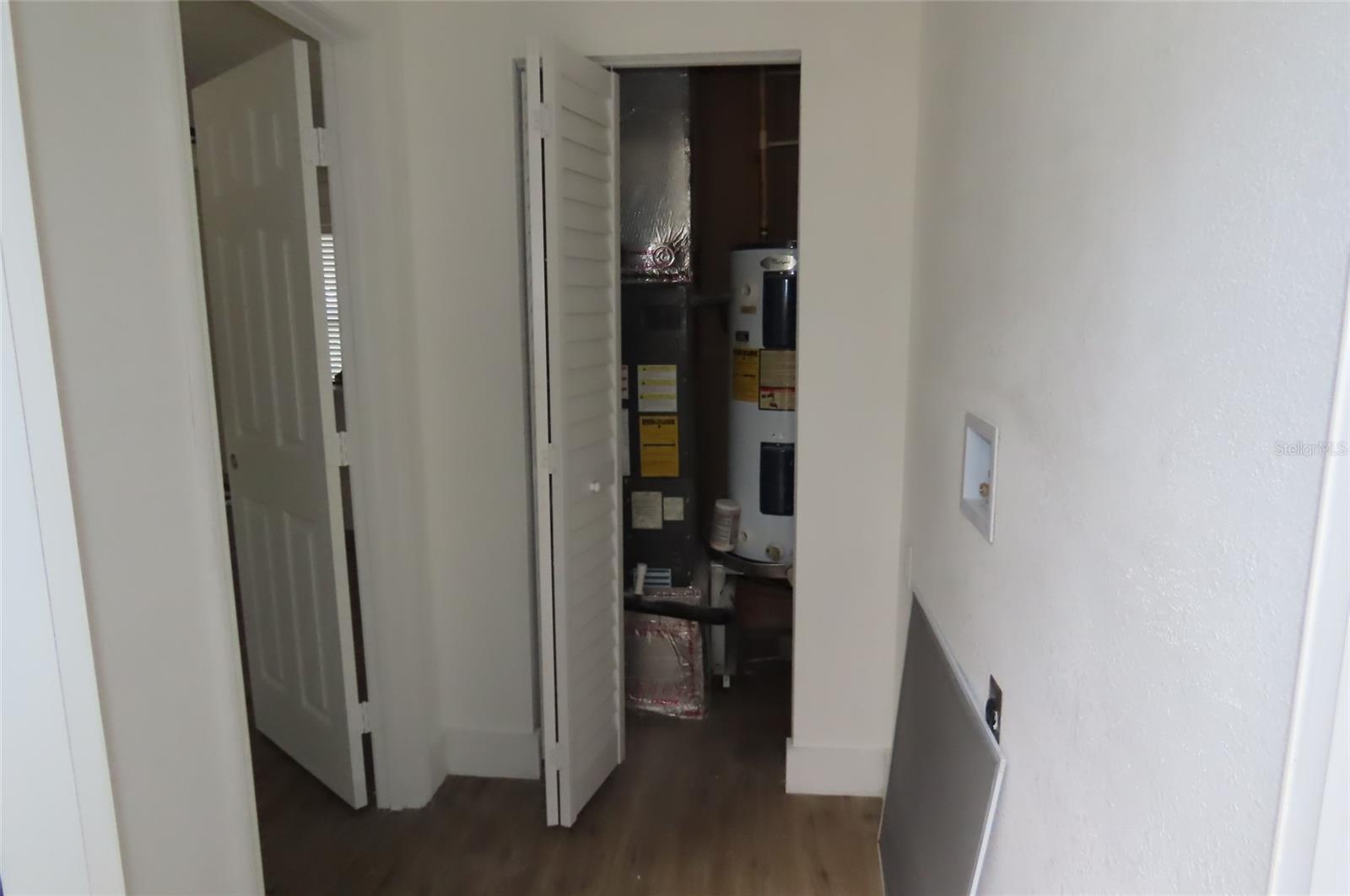 1223 E CRAWFORD ST — photo 8