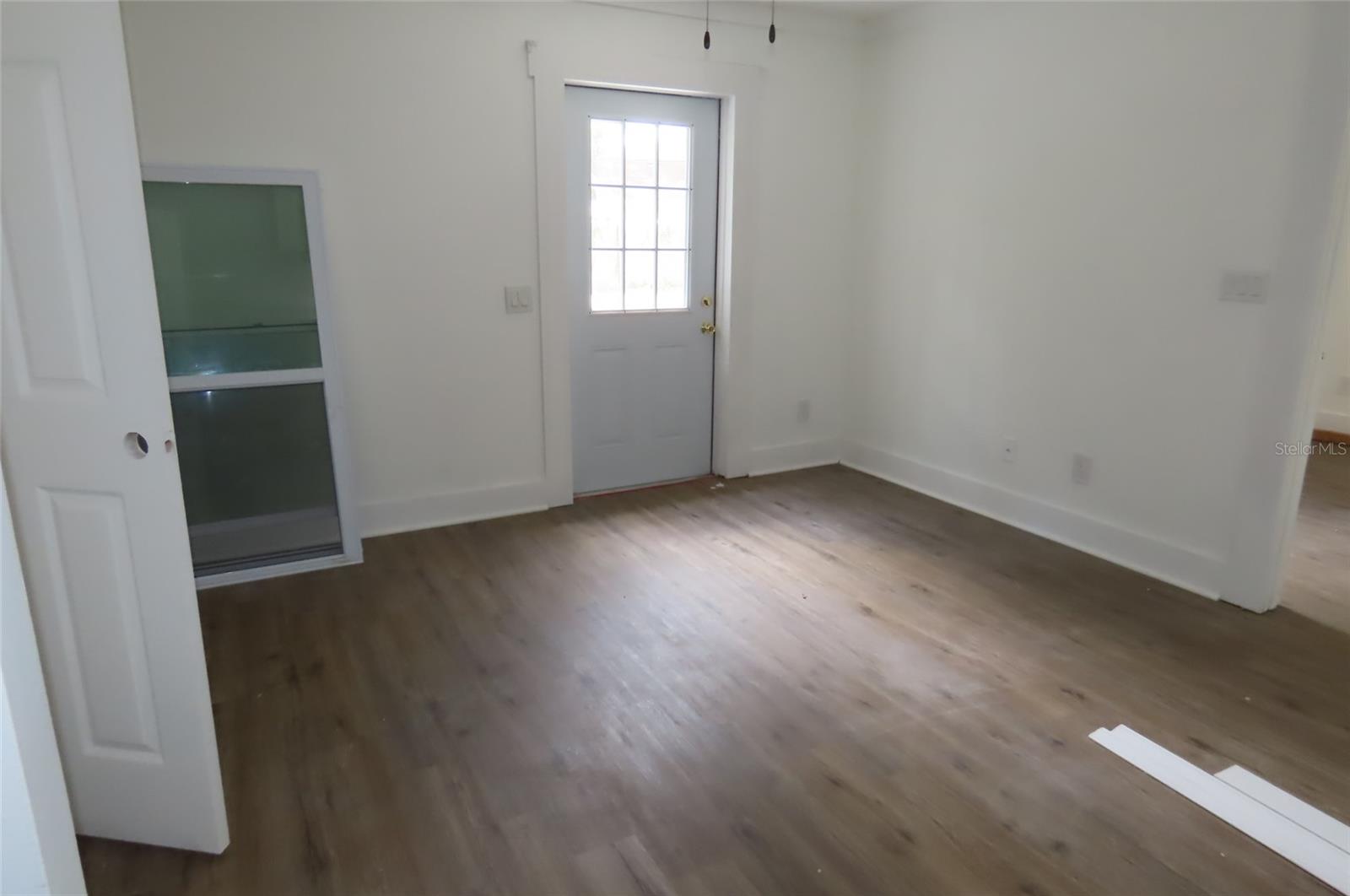 1223 E CRAWFORD ST — photo 10