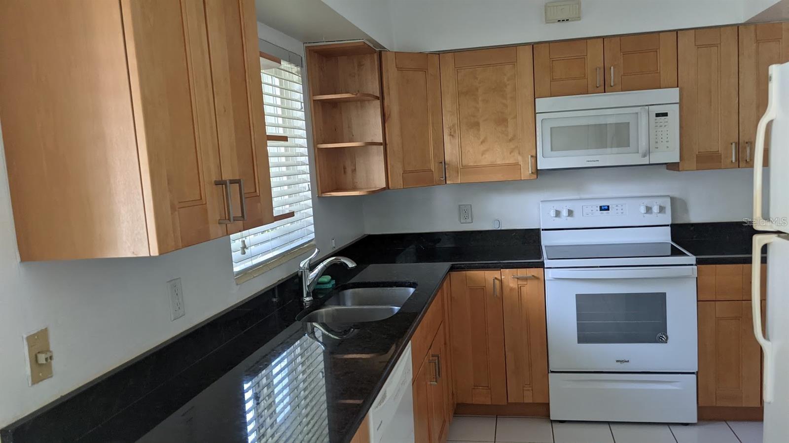 2104 PALM TER — photo 11