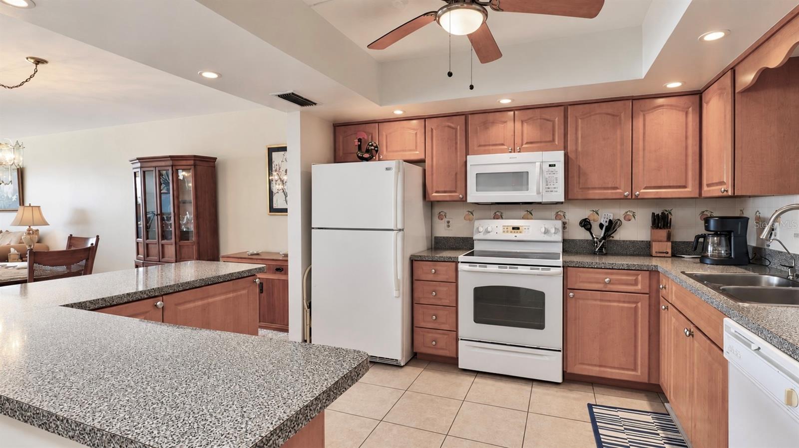 5200 BRITTANY DR S #606 — photo 7