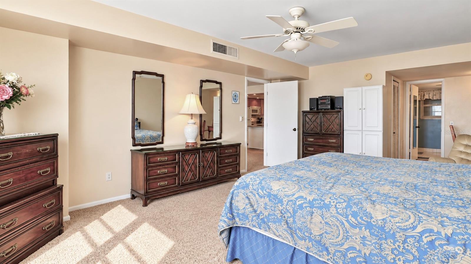5200 BRITTANY DR S #606 — photo 23