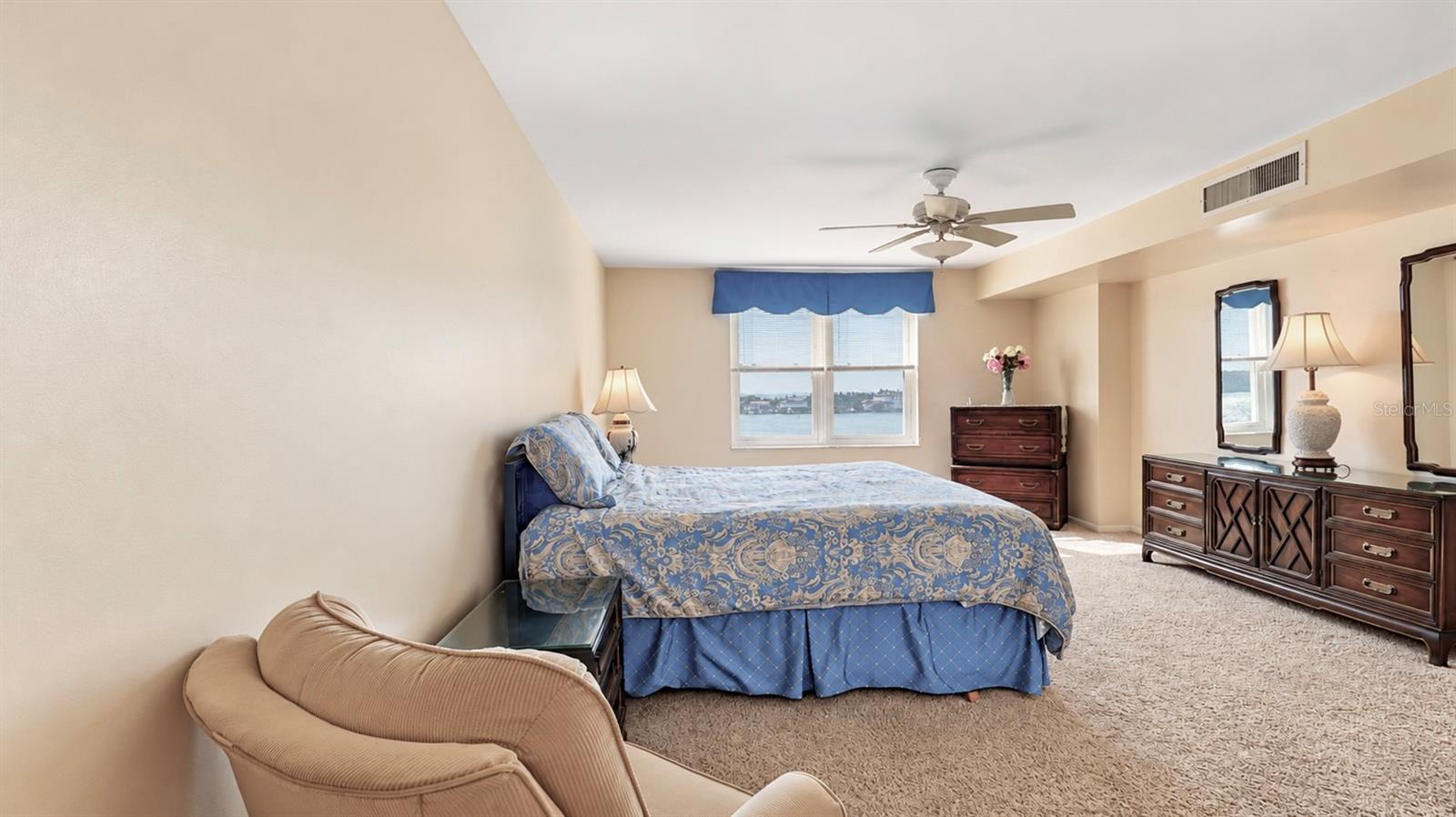 5200 BRITTANY DR S #606 — photo 22
