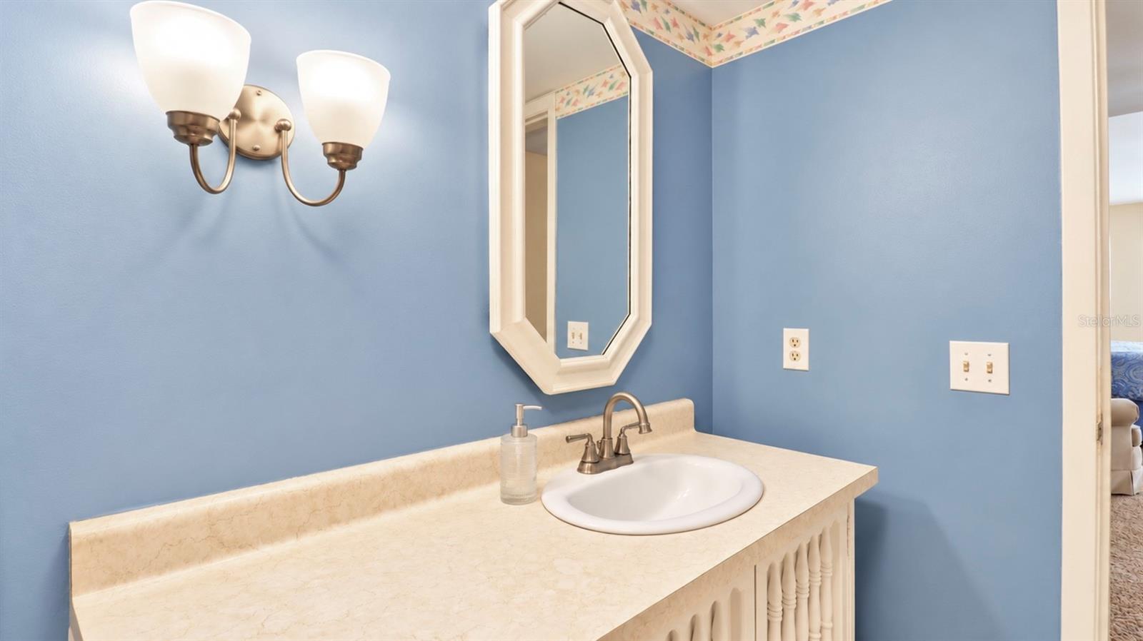 5200 BRITTANY DR S #606 — photo 29
