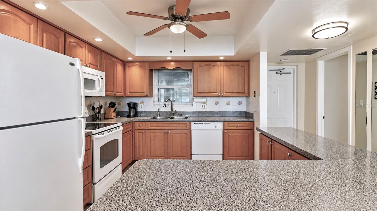 5200 BRITTANY DR S #606 — photo 8