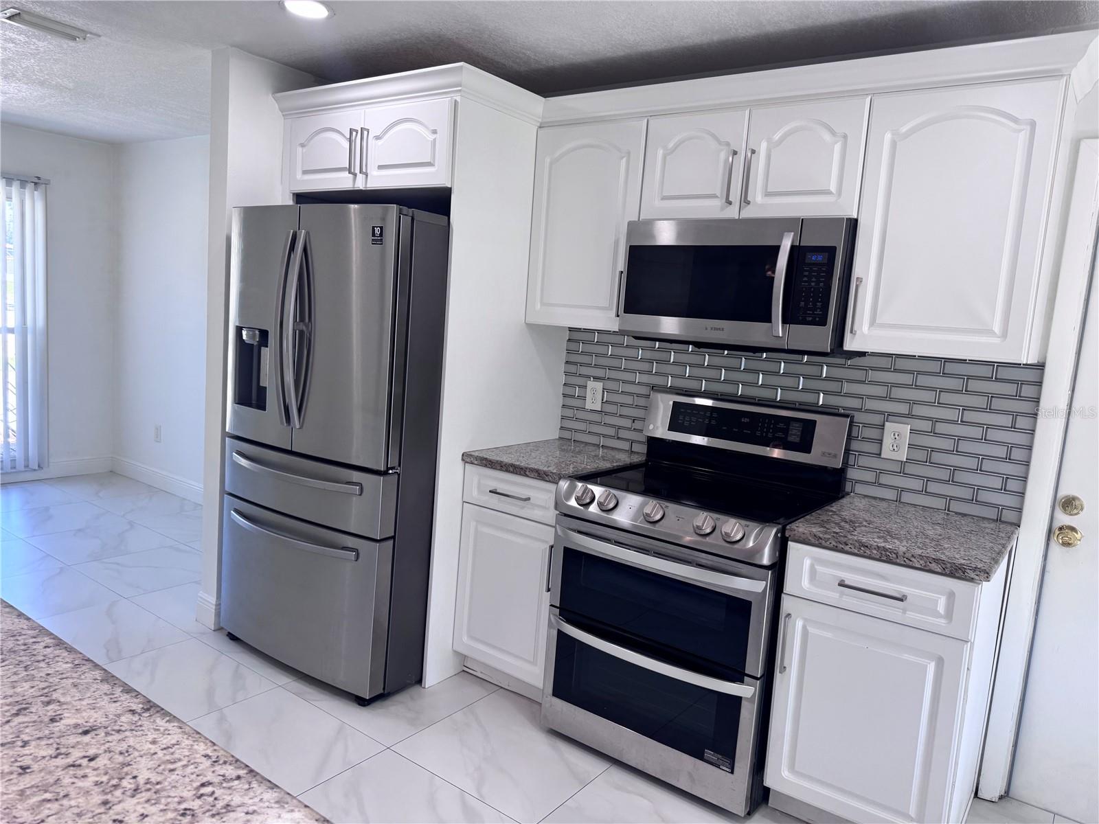 5208 CARROLLWOOD MEADOWS DR — photo 9